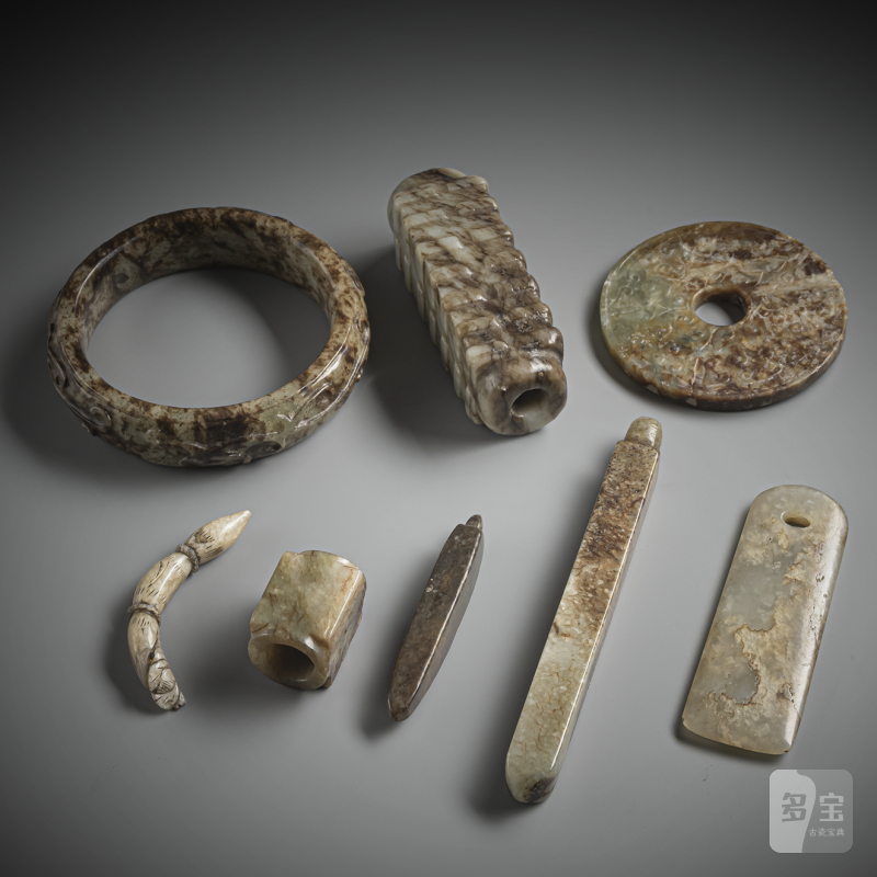 A group of eight jade carvings, some in archaic forms such as 'cong' etc. - 图5